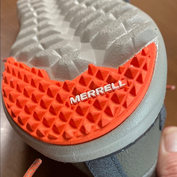 Merrell Charcoal and Coral Sport Shoes NWOT - Picture 4 of 4